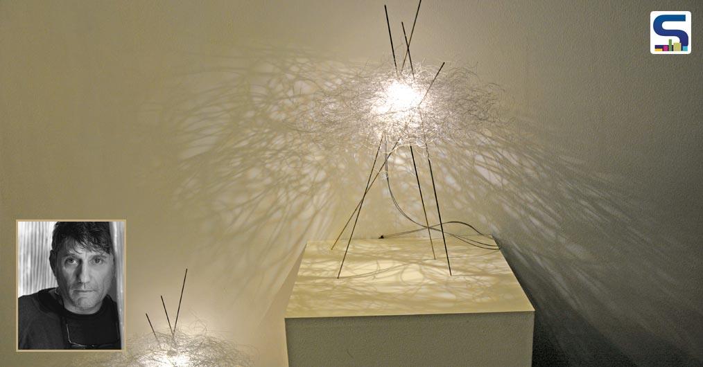 Arturo Alvarez reflects about the subjects that worry him through the pieces Conversas and Agora. He had presented these pieces at the Salone Del Mobile-Euroluce.