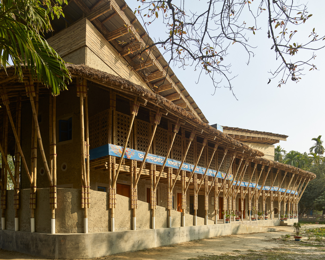 Multifunctional Architects Structure -anandaloy-mud-bamboo-center