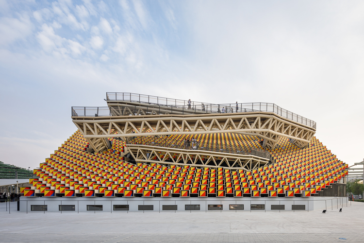 south-korean-pavilion-at-expo-2020-dubai-moon-hoon-plus-mooyuki-surfaces-reporter