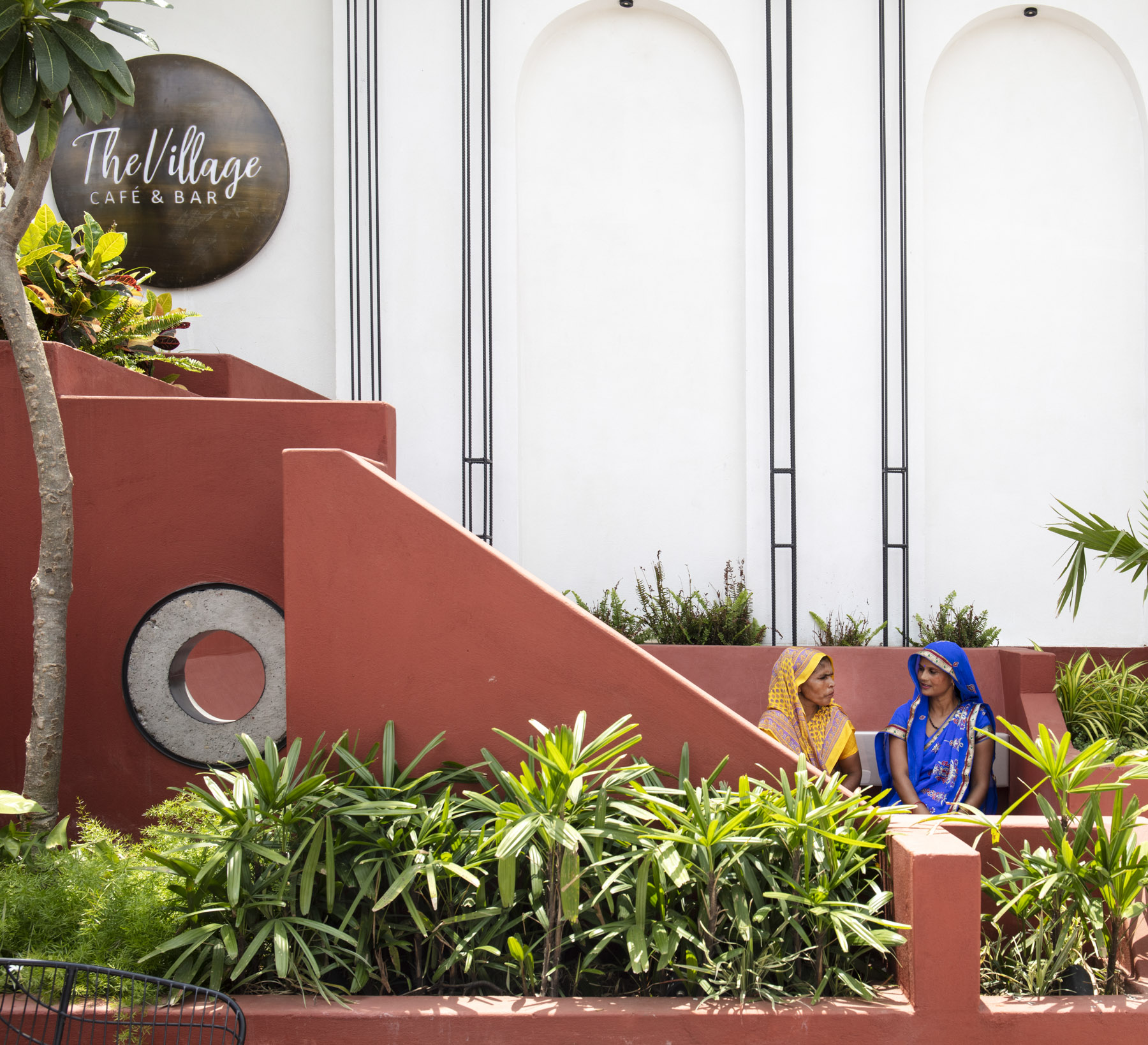 village-cafe-portal-92-surfaces-reporter-Terracotta Plastered Walls