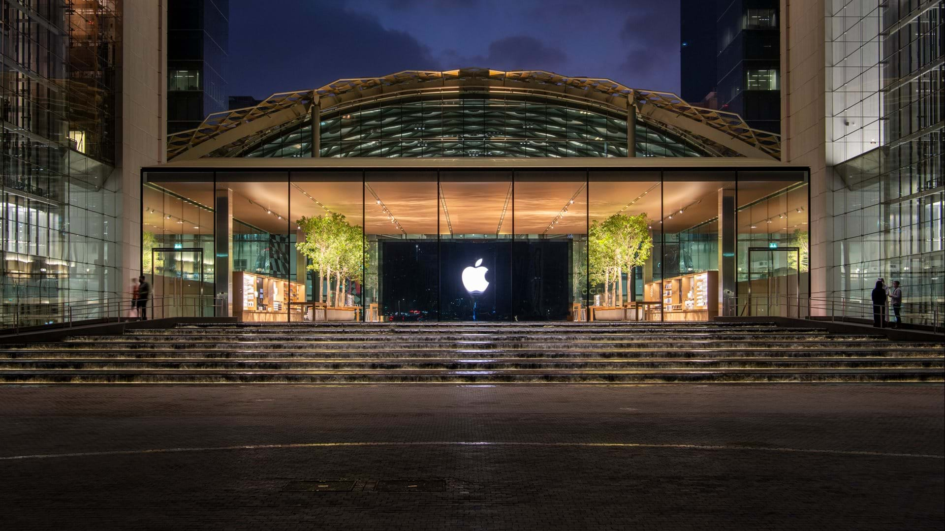 apple-al-maryah-island-opens-in-abu-dhabi