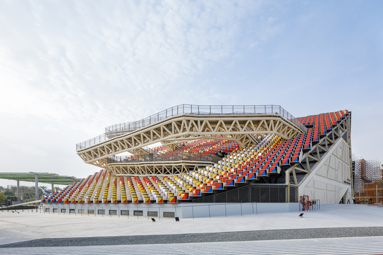 south-korean-pavilion-at-expo-2020-dubai-moon-hoon-plus-mooyuki-surfaces-reporter