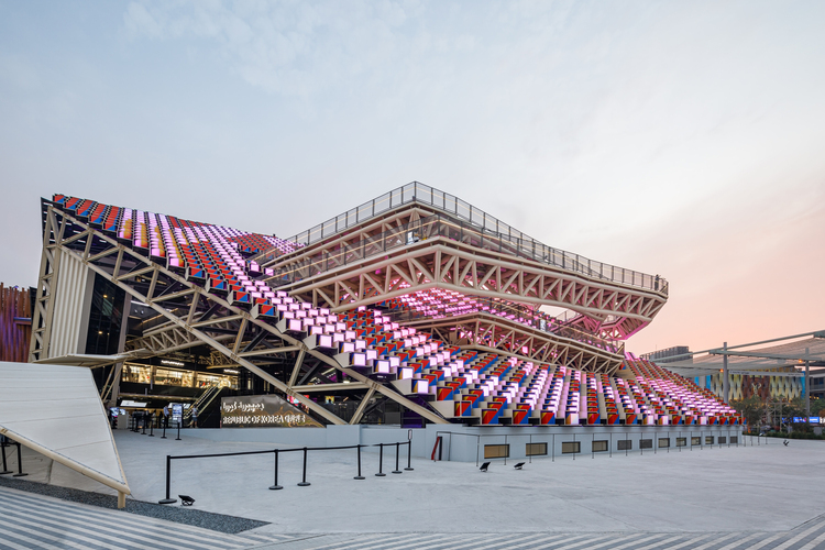 south-korean-pavilion-at-expo-2020-dubai-moon-hoon-plus-mooyuki-surfaces-reporter