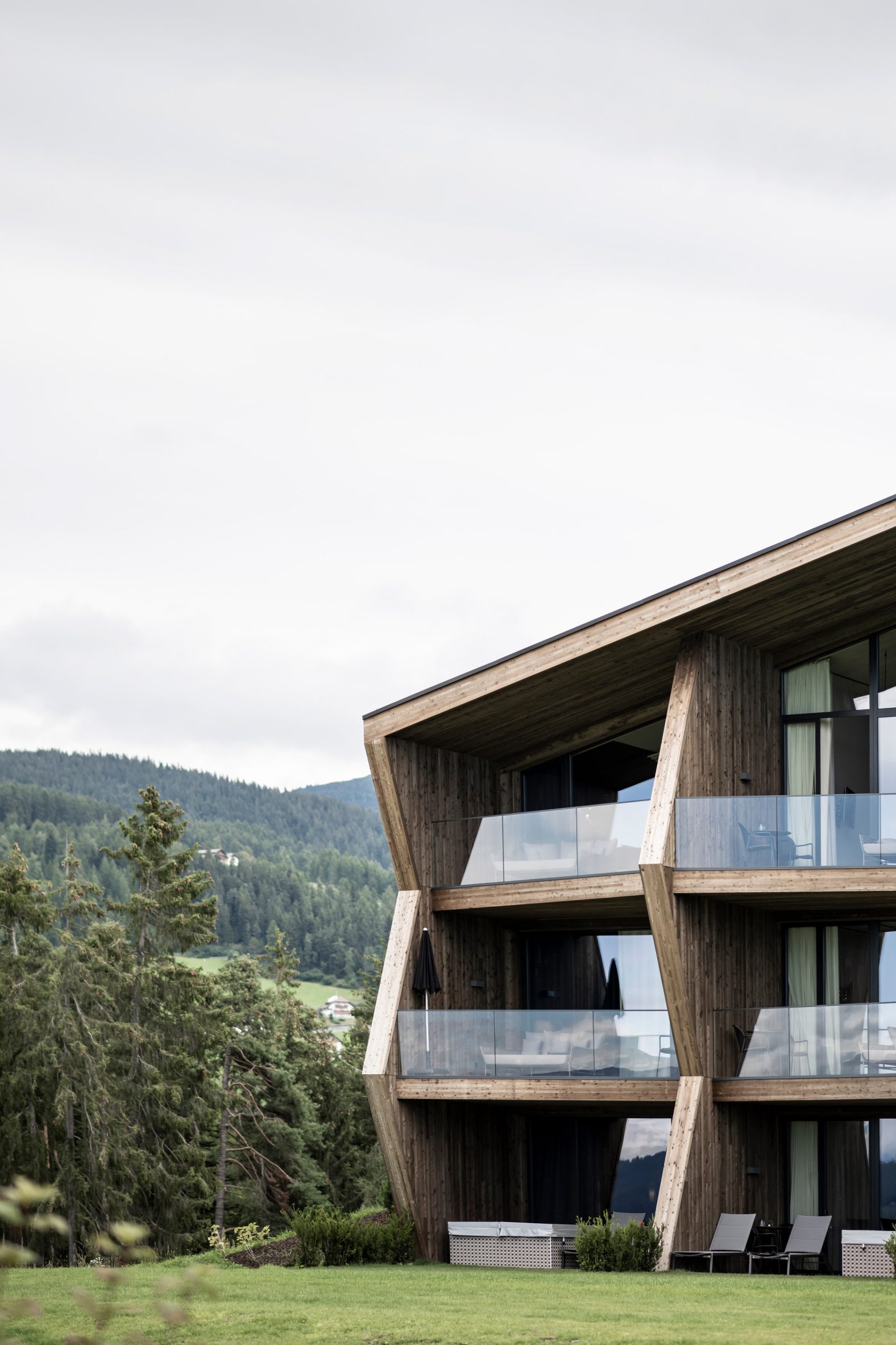 noa-timber-clad-hotel