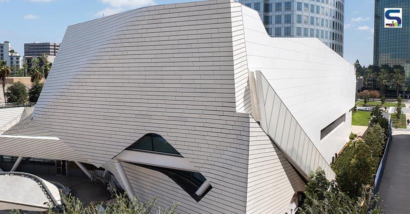 Morphosis Designs A White, Glazed-Terracotta Museum of Art in California | America