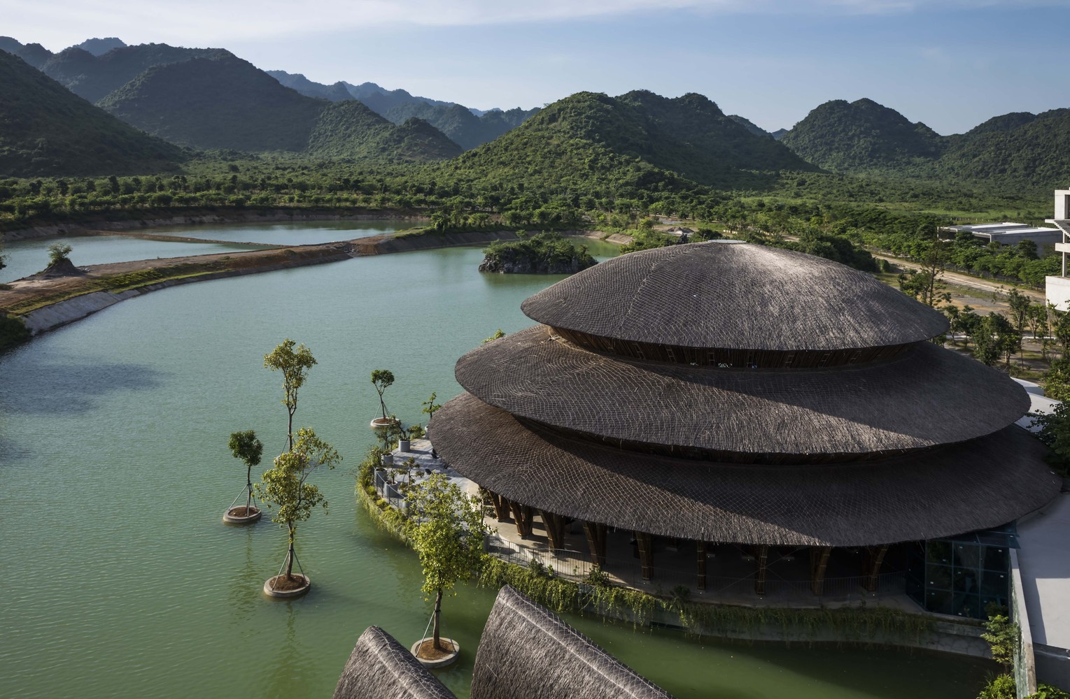 Vedana-Restaurant-Vo-Trong-Nghia-Architects-Best Concrete Texture Facade