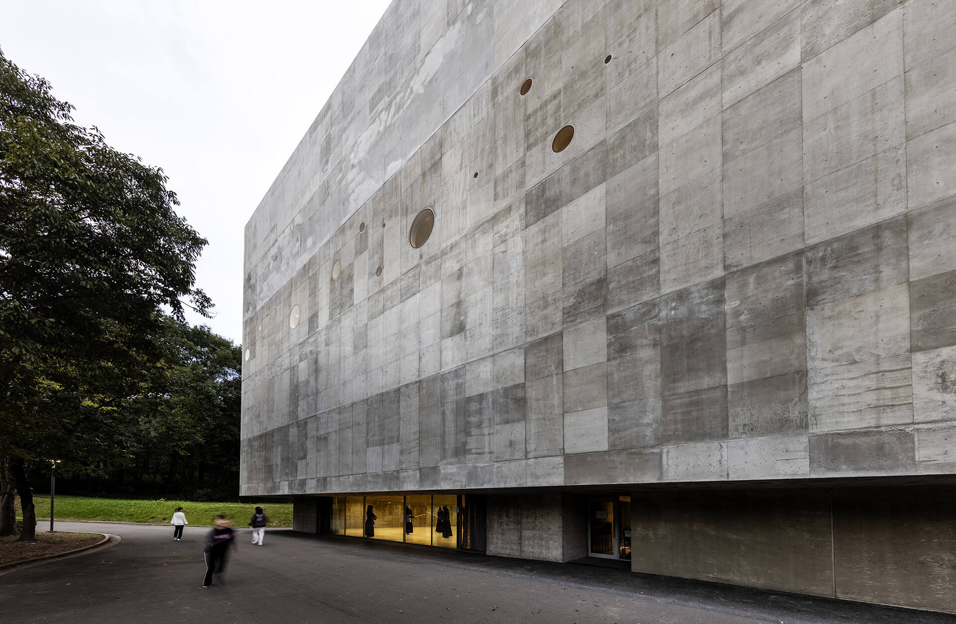 honjo-japan-waseda-university-high-school-gymnasium-nikken-sekkei-surfaces-reporter