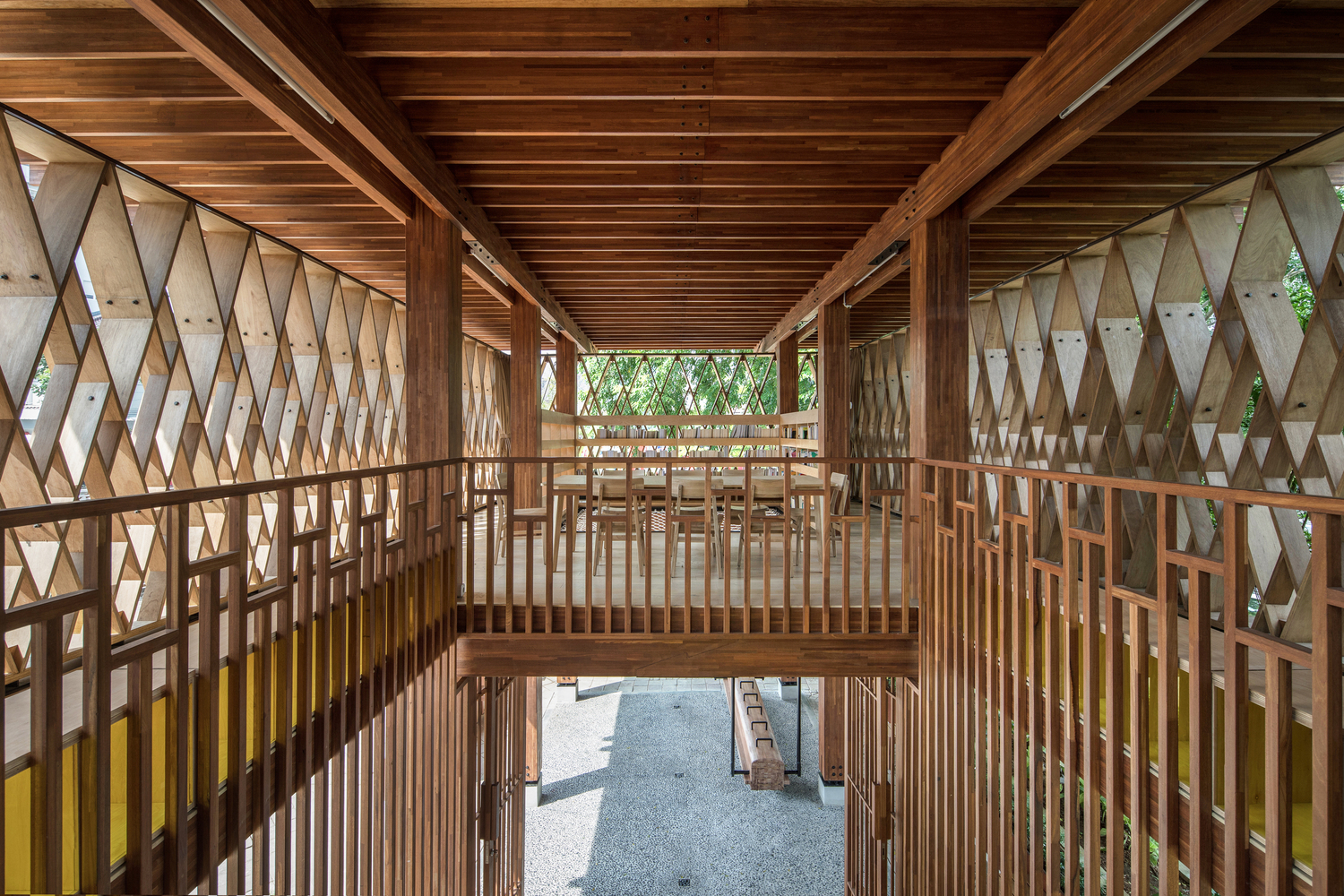 microlibrary-warak-kayu-shau-indonesia