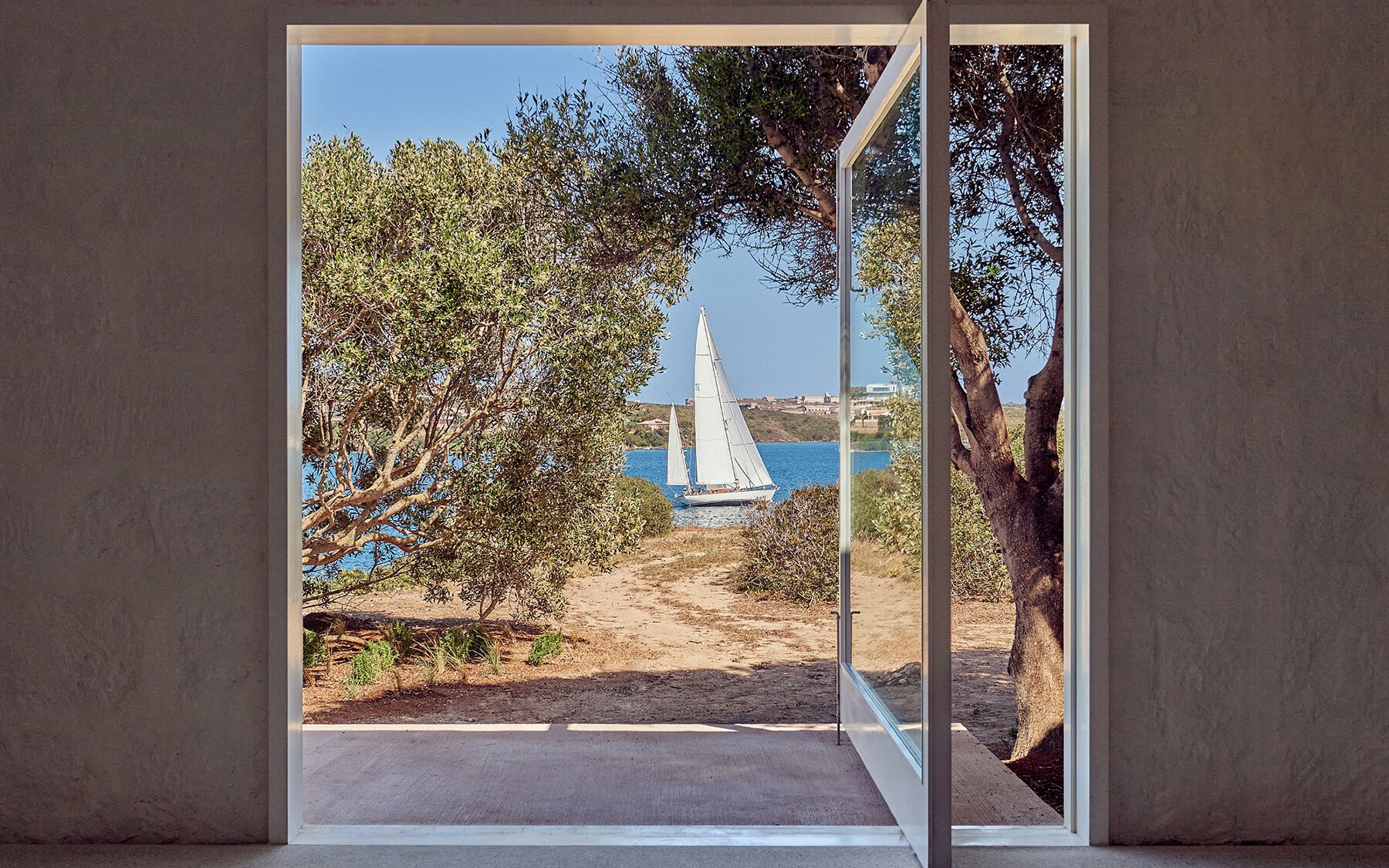 hauser-wirth-menorca-luis-laplace-isla-del-rey-surfaces-reporter