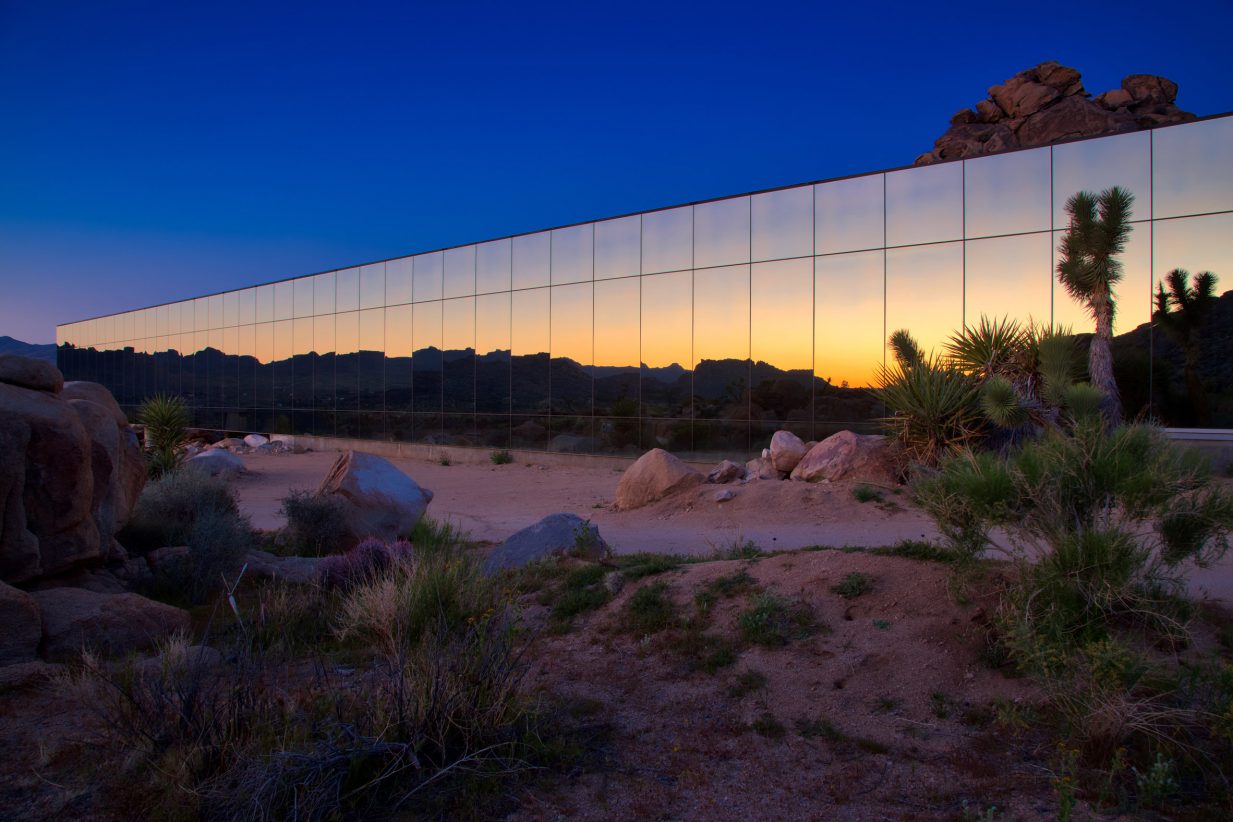 Mirror-clad Invisible House by Chris Hanley 