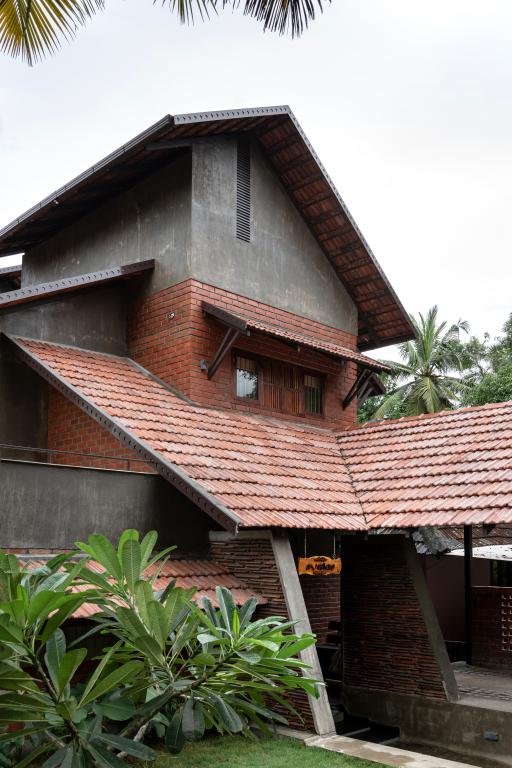 idanazhi-kerala-home-i2a-Architects-Studio