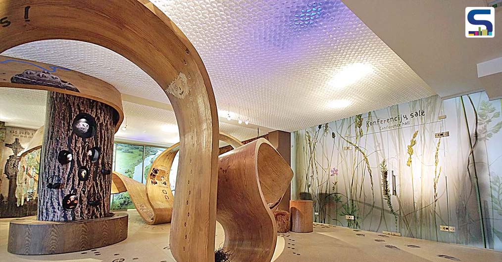 Created by Procedes Chenel International, Honeycomb Paper Ceiling is a succession of honeycomb paper cells to mask any upper views/false ceiling/air conditioning ducts/ceiling lights, etc. The material and techniques are fire retardant (M1) and designed for use in public places