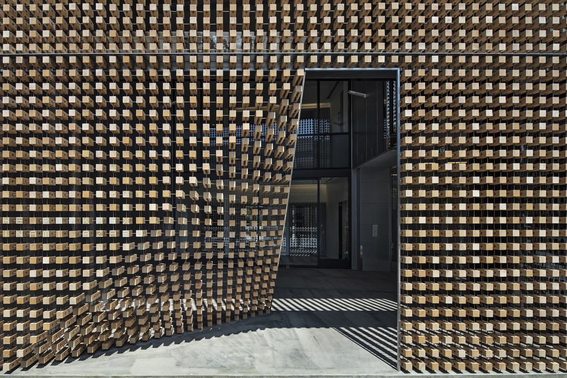 lumber-curtain-tokyo