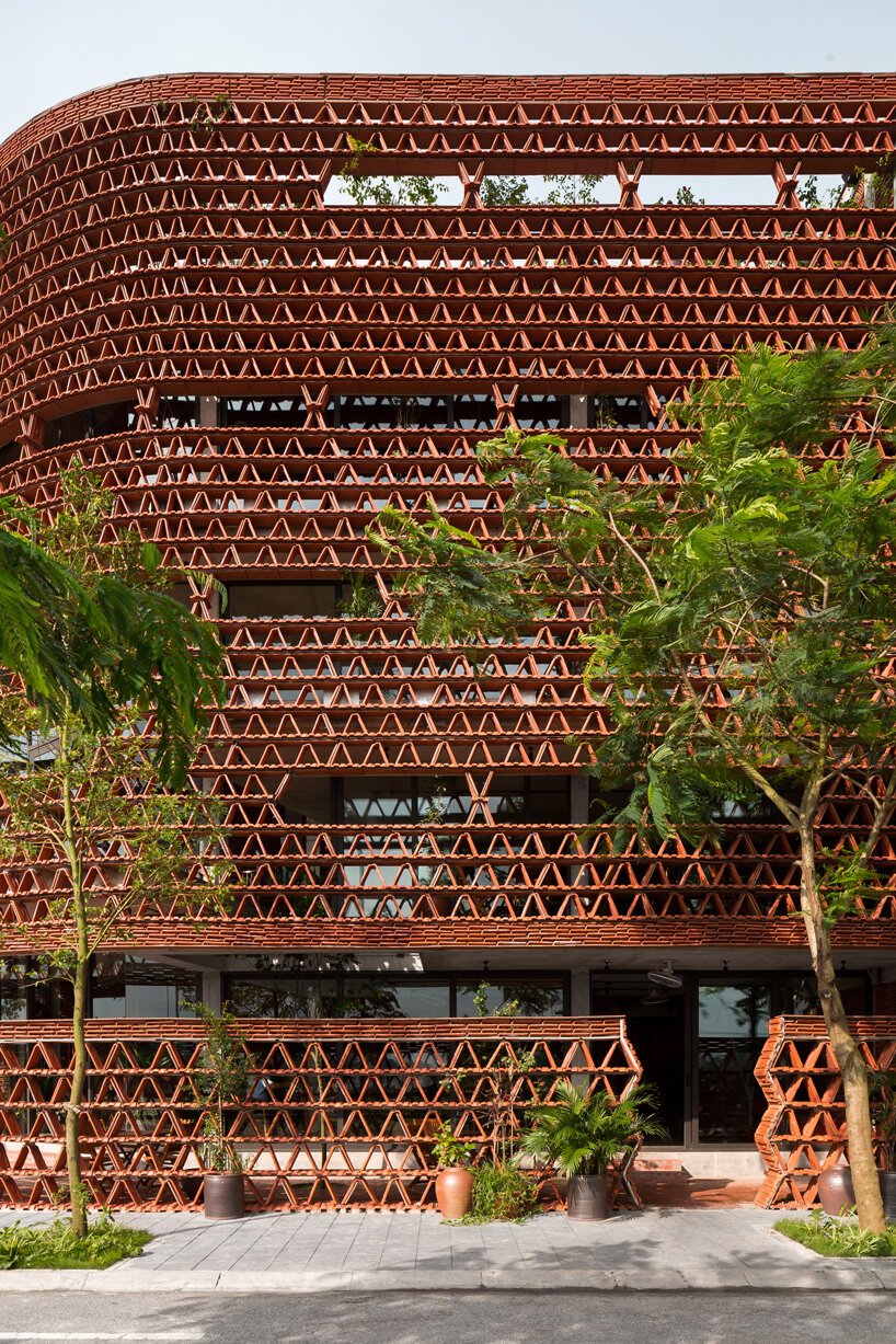 ngoi-space-h-and-p-architects-vietnam-surfaces-reporter