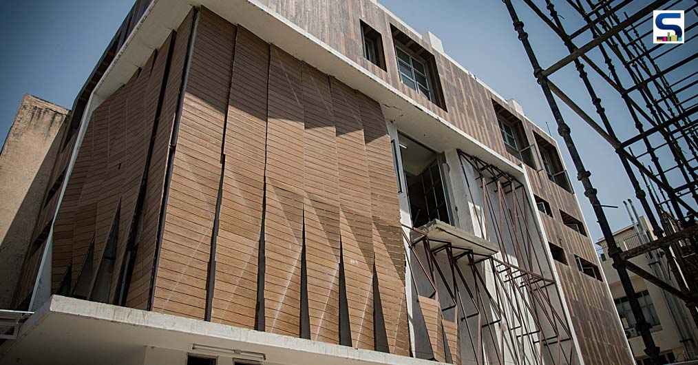 A triangulated panel system with about 350 flat triangular parts was designed as a singular parametric system based on a surface division method for the east and south facing facades.