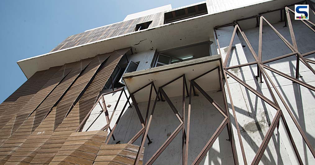 A series of iterations were created parametrically with variations in angles, number of triangles, division count, dimensional shifts, each of which were guided by the environmental analysis carried out within the parametric model.