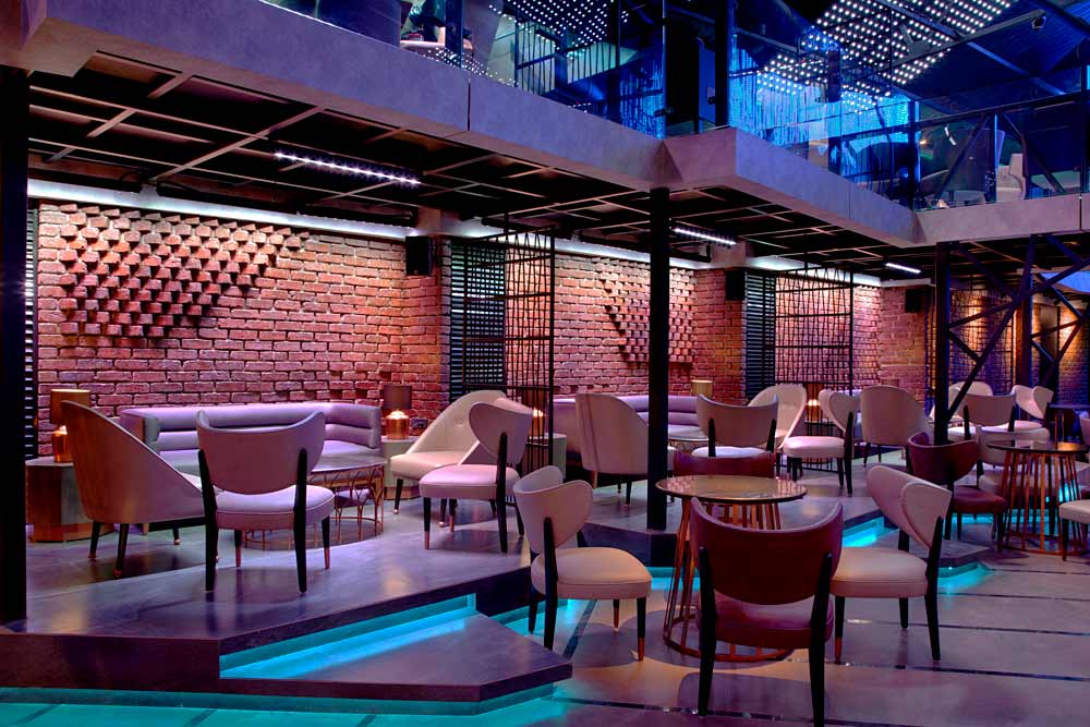Square-Warehouse-Lounge-Bar-Surfaces-Reporter