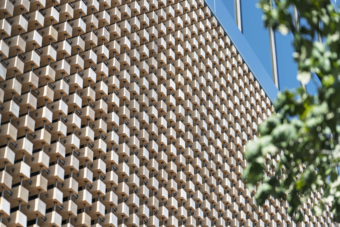 lumber-curtain-tokyo
