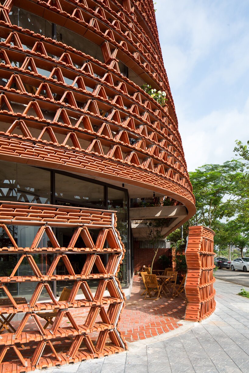 ngoi-space-h-and-p-architects-vietnam-surfaces-reporter