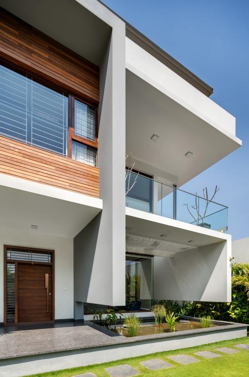 Technoarchitecture Gives A Floating Façade To This Contemporary House ...