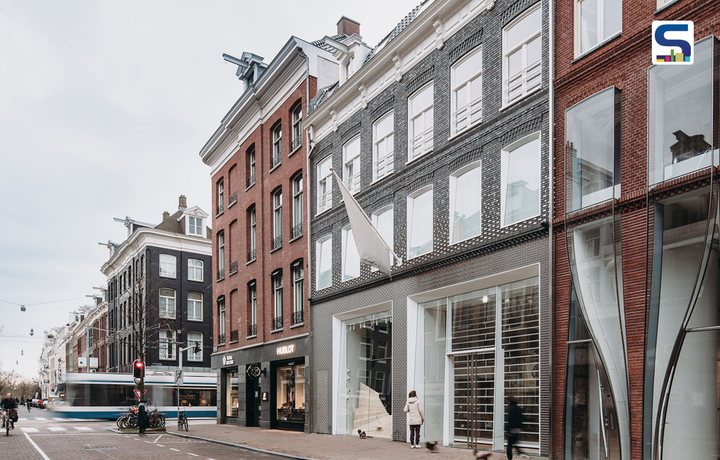 The Looking Facade of the P.C. Hooftstraat 