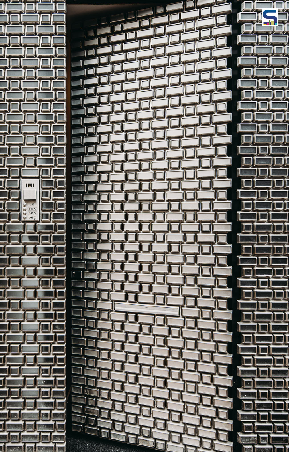 The Looking Facade of the P.C. Hooftstraat