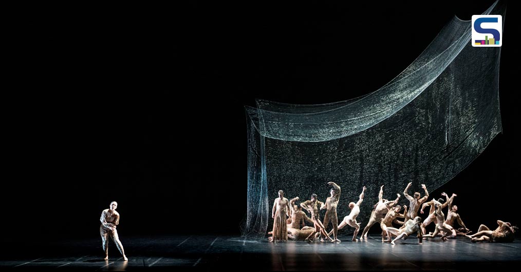 Transforming Installation that reflects fluidity of emotions