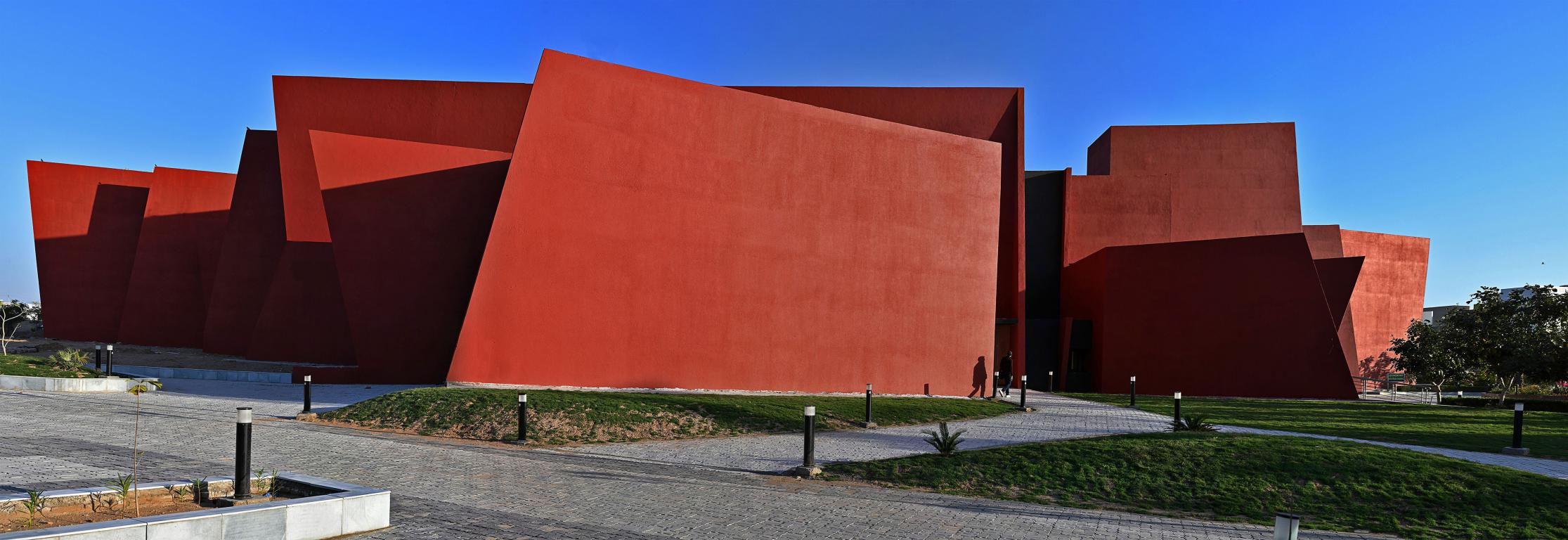 Sanjay Puri’s Rajasthan School Feature Red-coloured Angled Walls and Walkways