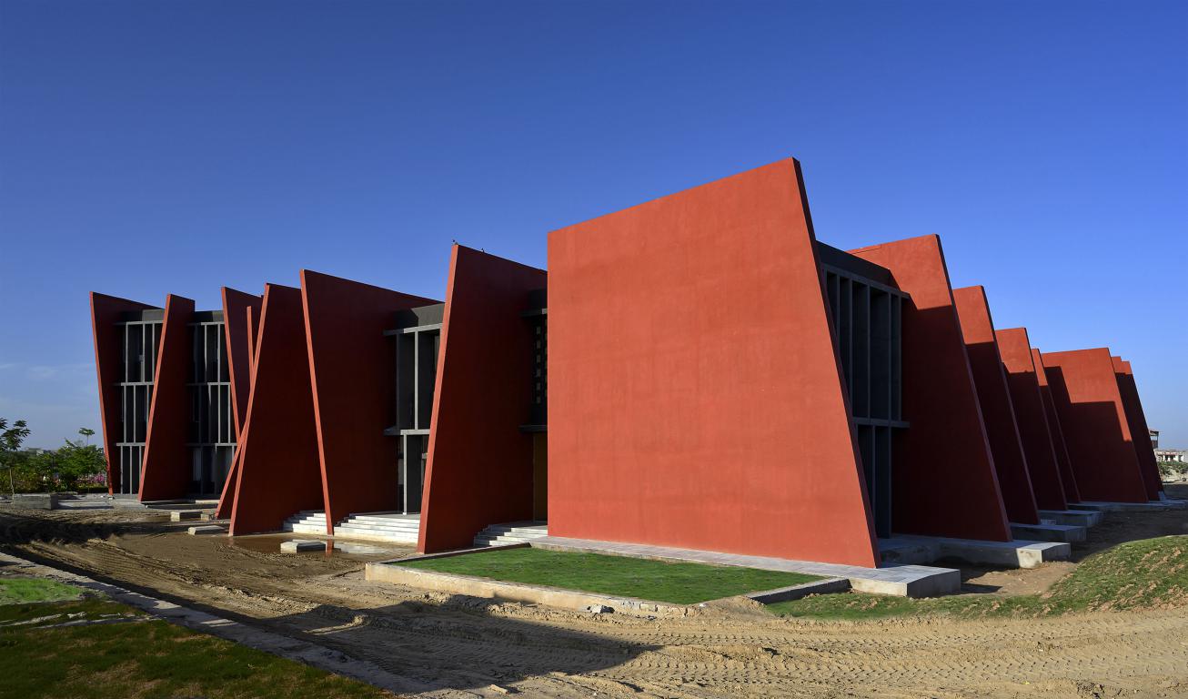 Sanjay Puri’s Rajasthan School Feature Red-coloured Angled Walls and Walkways