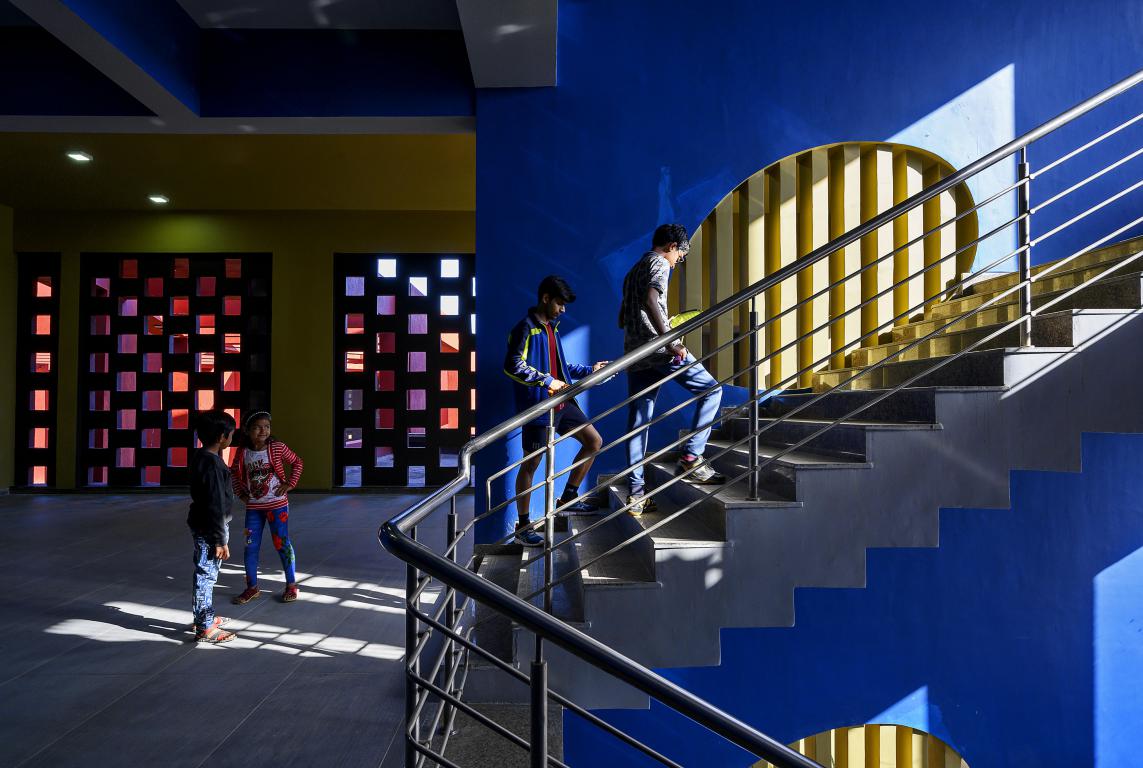 Sanjay Puri’s Rajasthan School Feature Red-coloured Angled Walls and Walkways