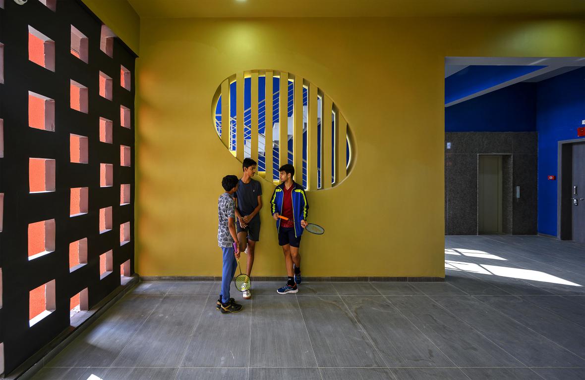 Sanjay Puri’s Rajasthan School Feature Red-coloured Angled Walls and Walkways