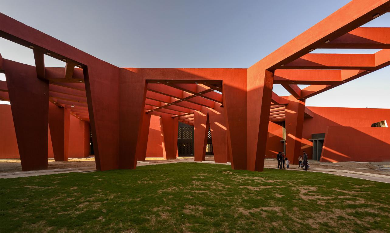 Sanjay Puri’s Rajasthan School Feature Red-coloured Angled Walls and Walkways