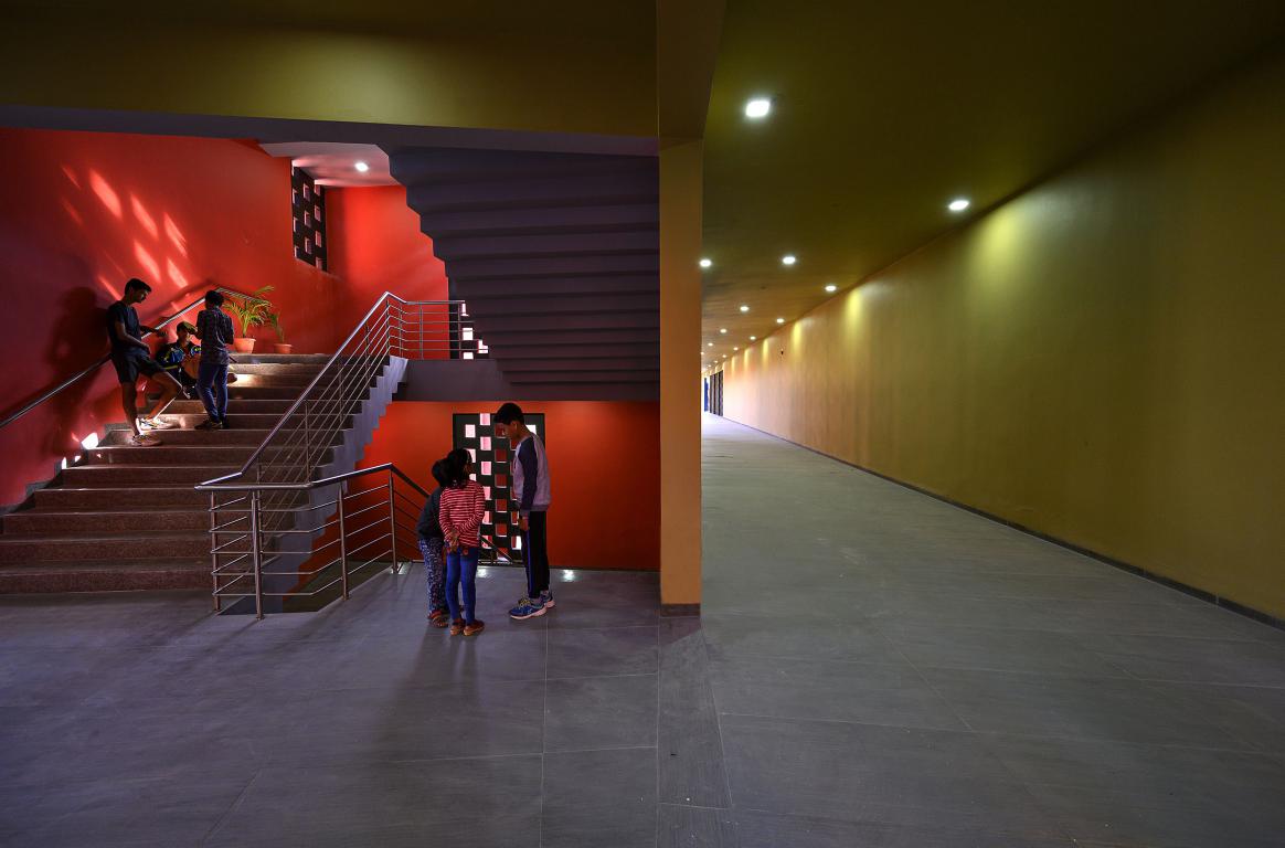 Sanjay Puri’s Rajasthan School Feature Red-coloured Angled Walls and Walkways