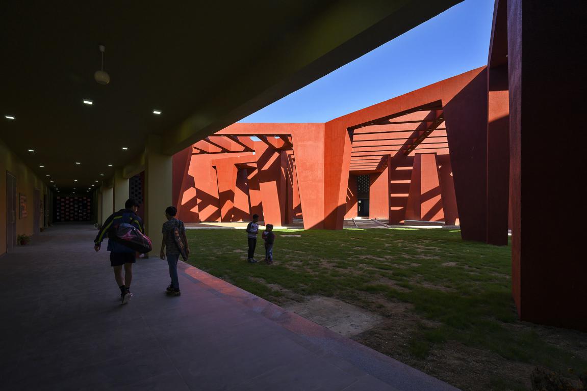 Sanjay Puri’s Rajasthan School Feature Red-coloured Angled Walls and Walkways