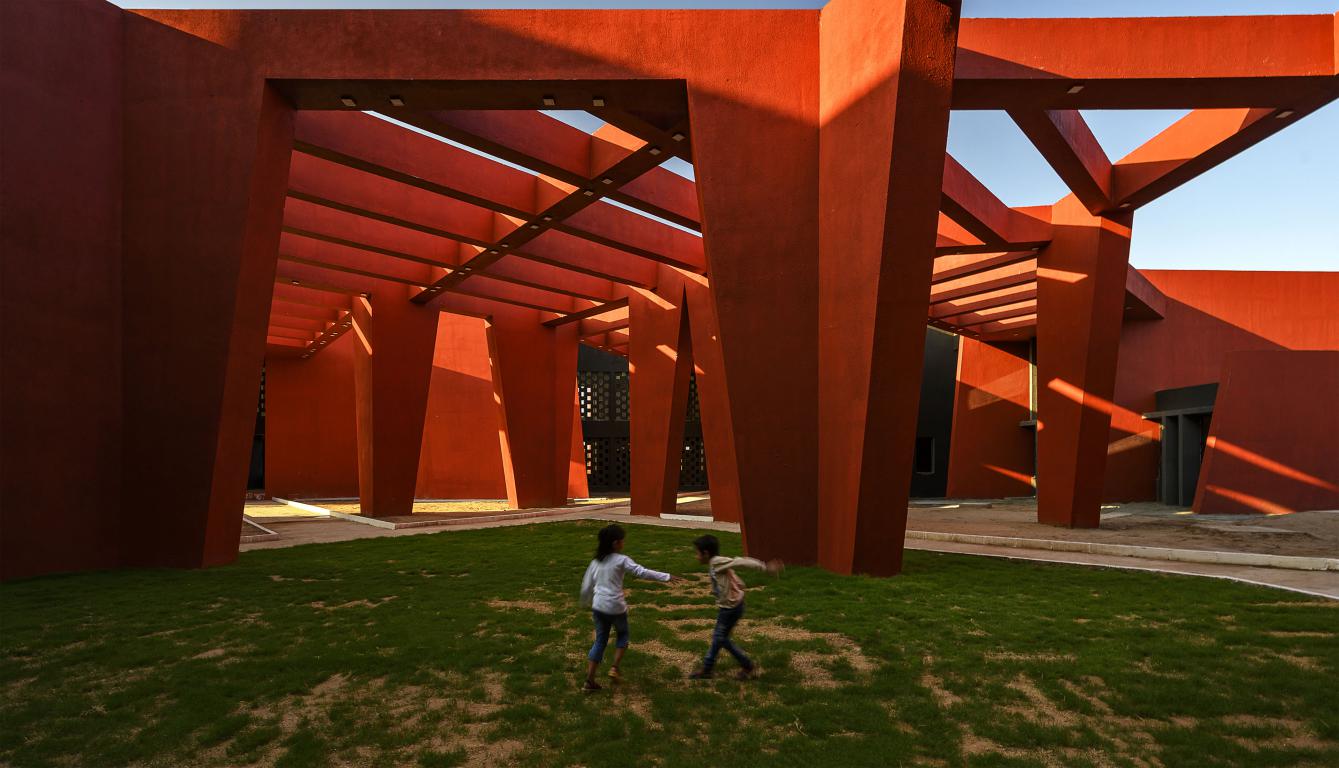 Sanjay Puri’s Rajasthan School Feature Red-coloured Angled Walls and Walkways