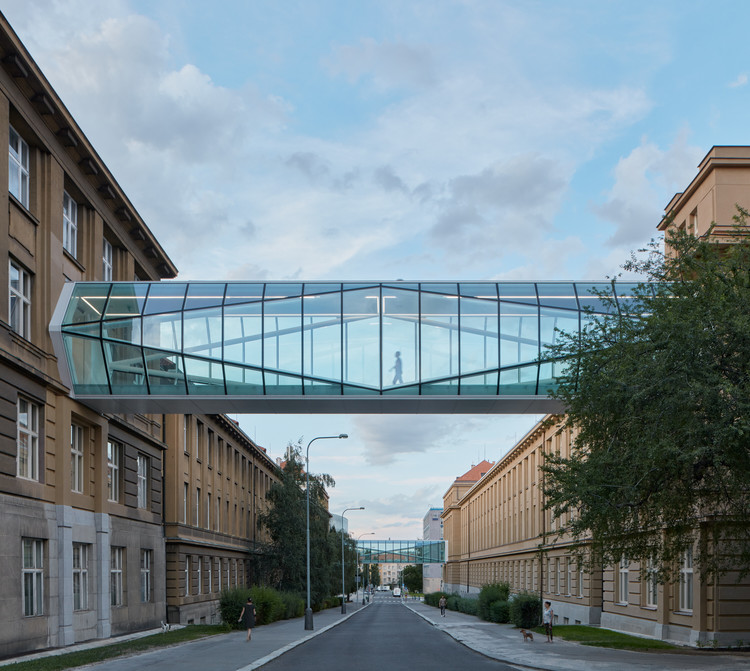 Crystalline Footbridges Connecting the UCT in Prague