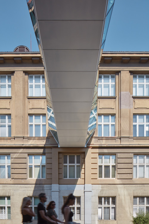 Crystalline Footbridges Connecting the UCT in Prague
