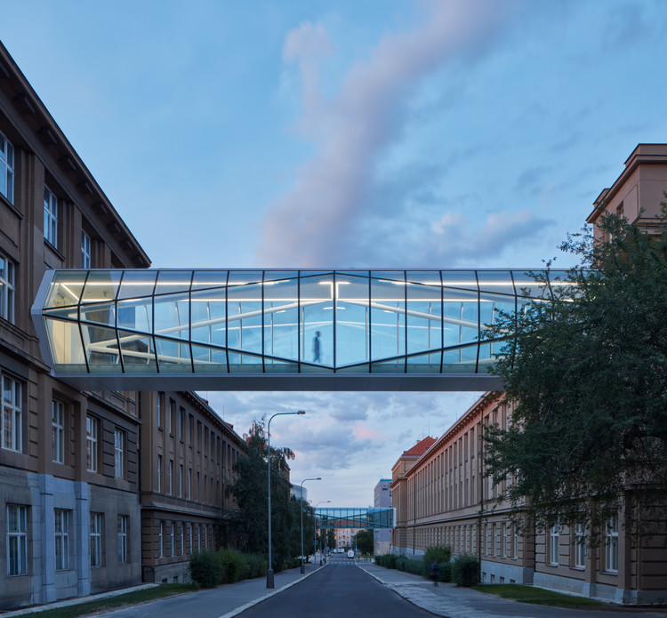 Crystalline Footbridges Connecting the UCT in Prague