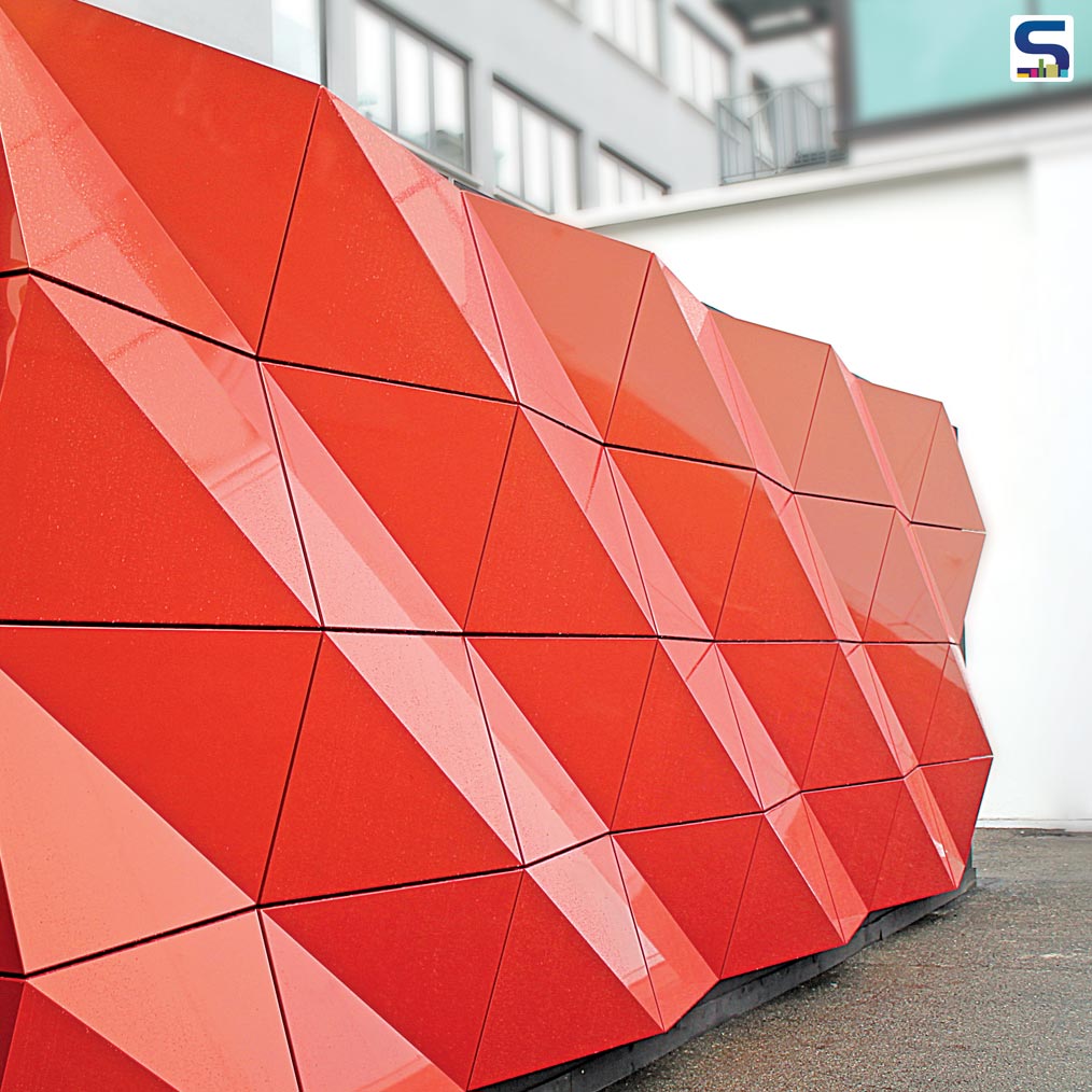 The unique Aluminium Composite Panel looks flat as well as curved, it just depends from which angle you are looking at it!