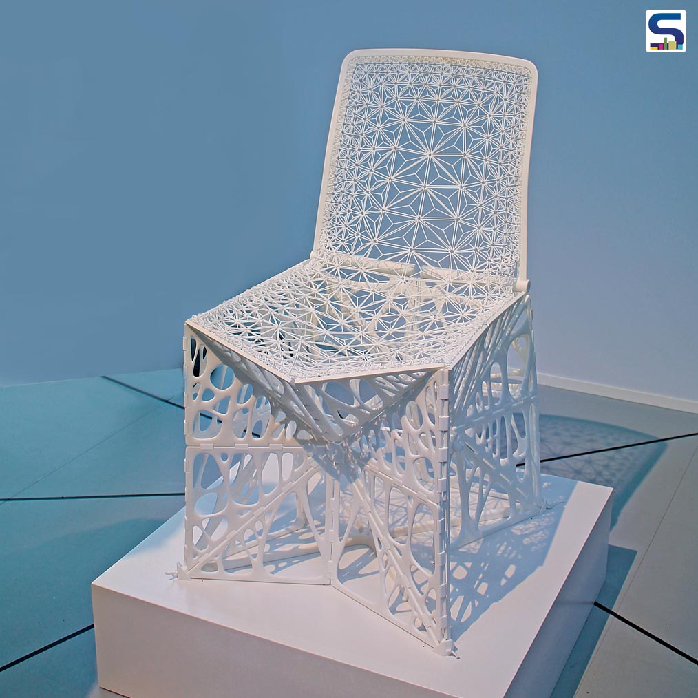 The Tamu Chair prototype uses as little space and material as possible, pushing the boundaries of what a clever dialogue between man and machine can produce.