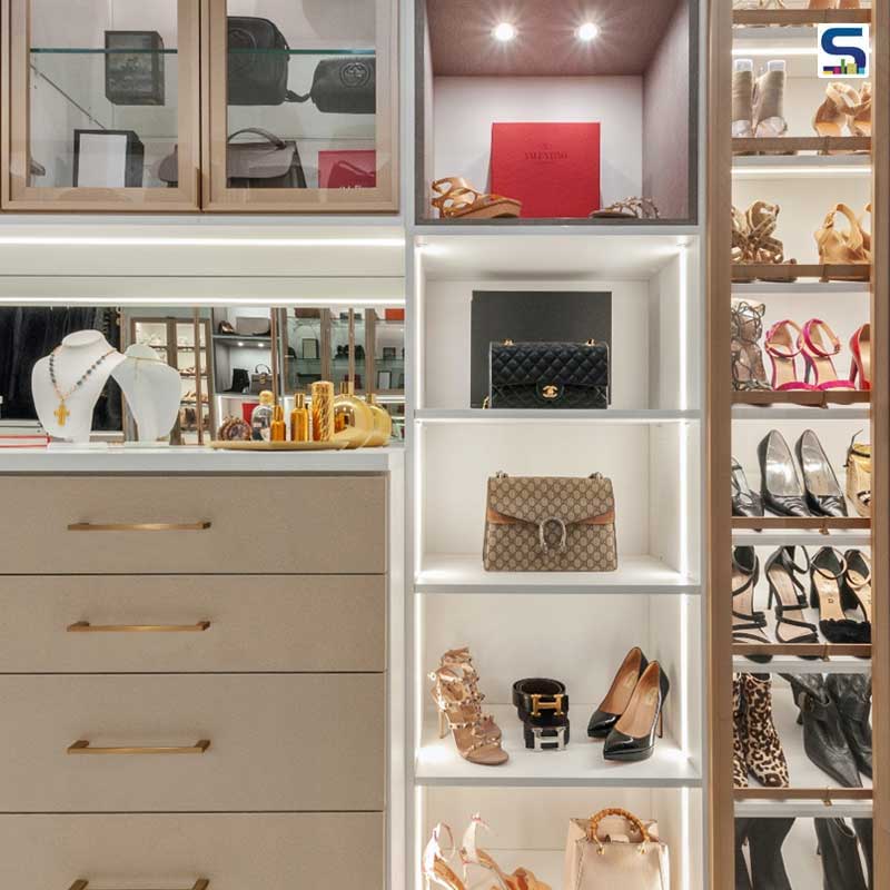 A walk-in closet is a dream for many. People usually end up with almirah or wardrobes. Not many think of using a separate small space to make a walk in closet