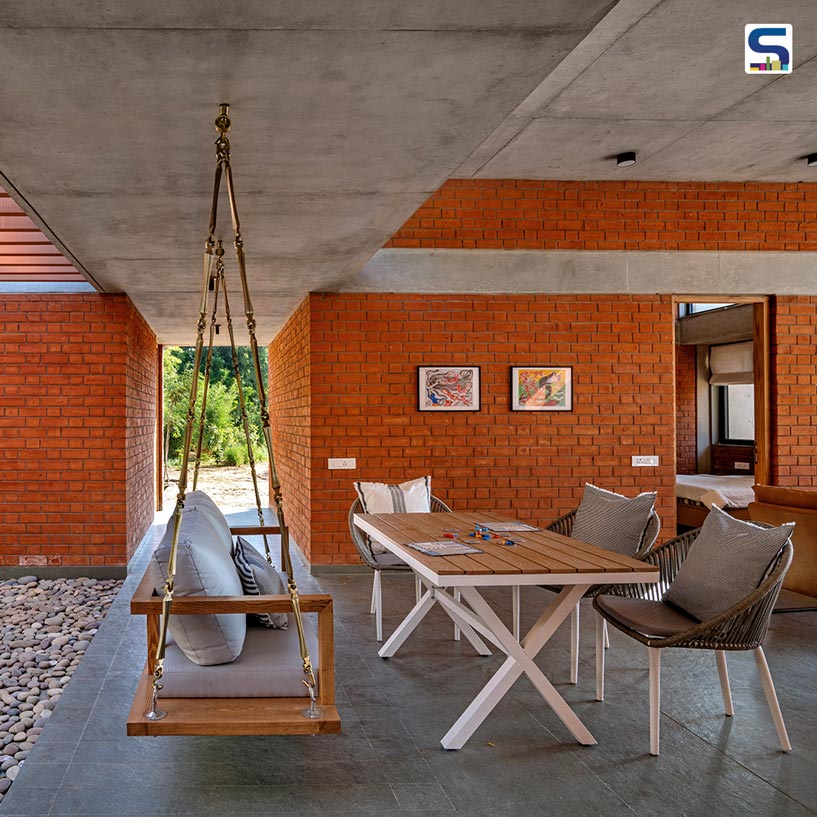 Exposed Red Terracotta Bricks Releases Heat To Keep this Outhouse Cooler