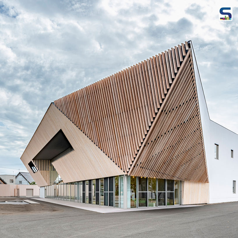 Kengo Kumas Tessellated Building with Exquisite Wood-Paneled Eaves | Japan